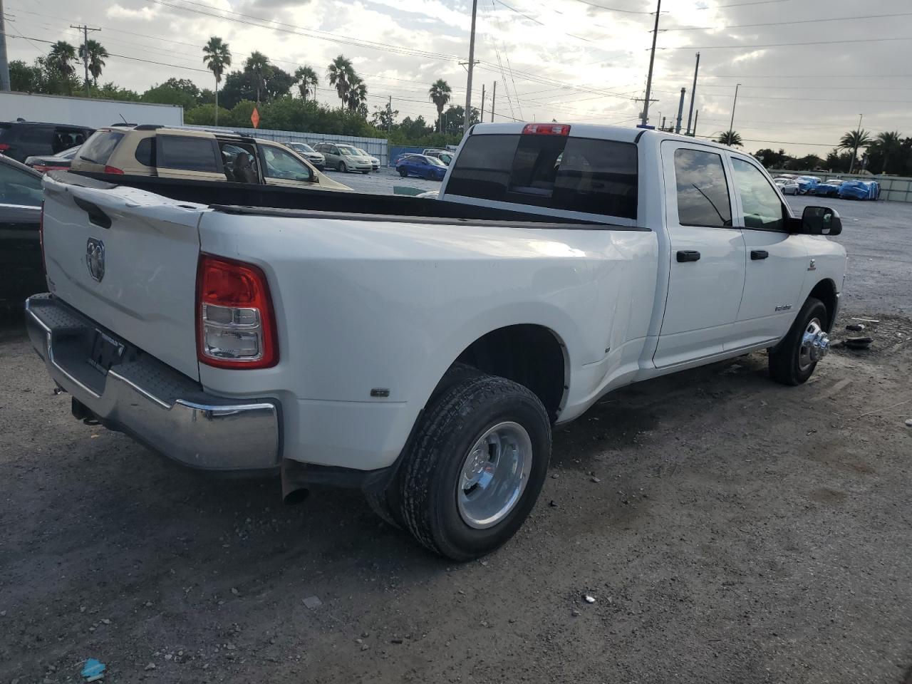 2019 RAM 3500 TRADESMAN photo 3