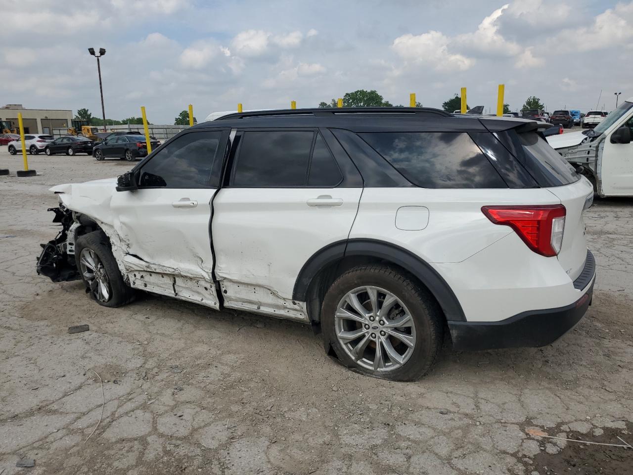 2020 FORD EXPLORER XLT photo 3