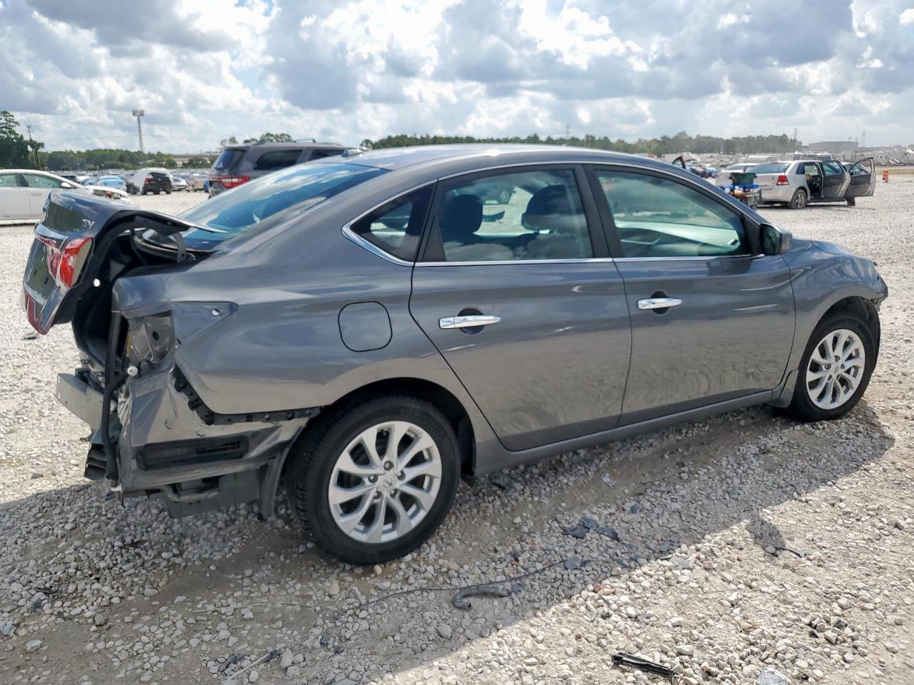 2019 NISSAN SENTRA SV photo 3