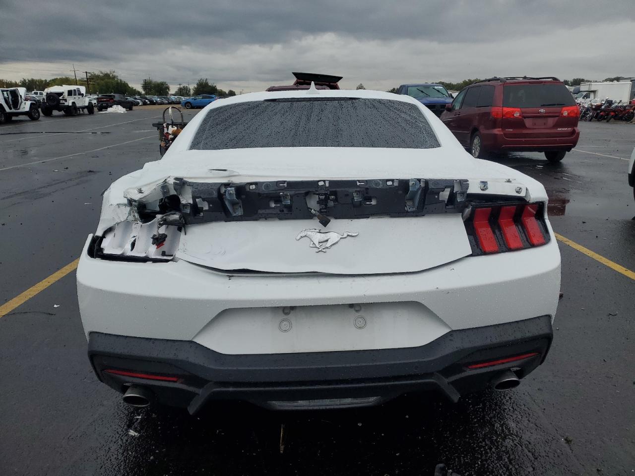 2024 FORD MUSTANG photo 6