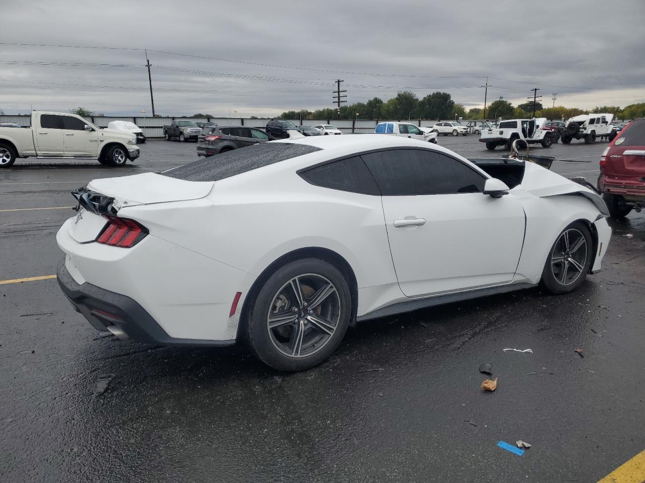 2024 FORD MUSTANG photo 3