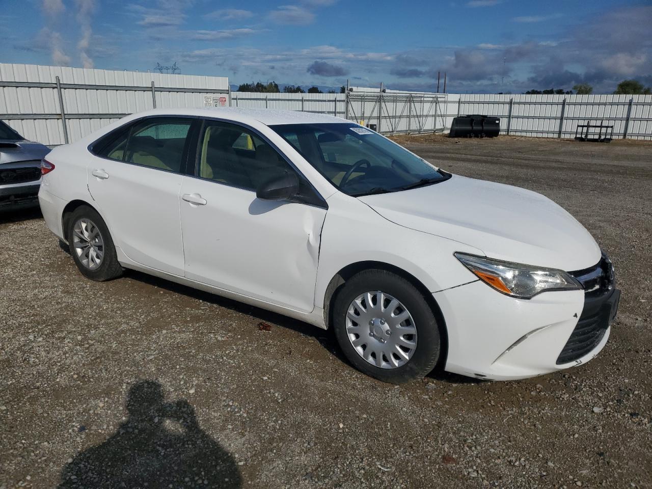 2015 TOYOTA CAMRY LE photo 7