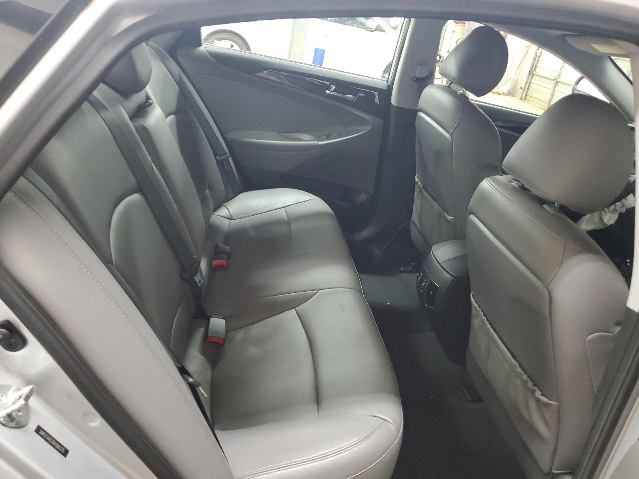 2013 HYUNDAI SONATA SE photo 19