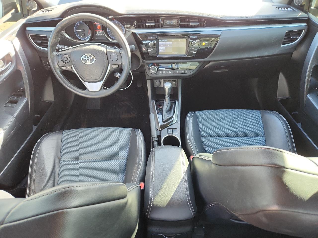 2015 TOYOTA COROLLA L photo 15