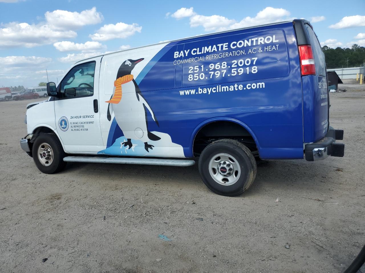 2022 GMC SAVANA G2500 photo 2