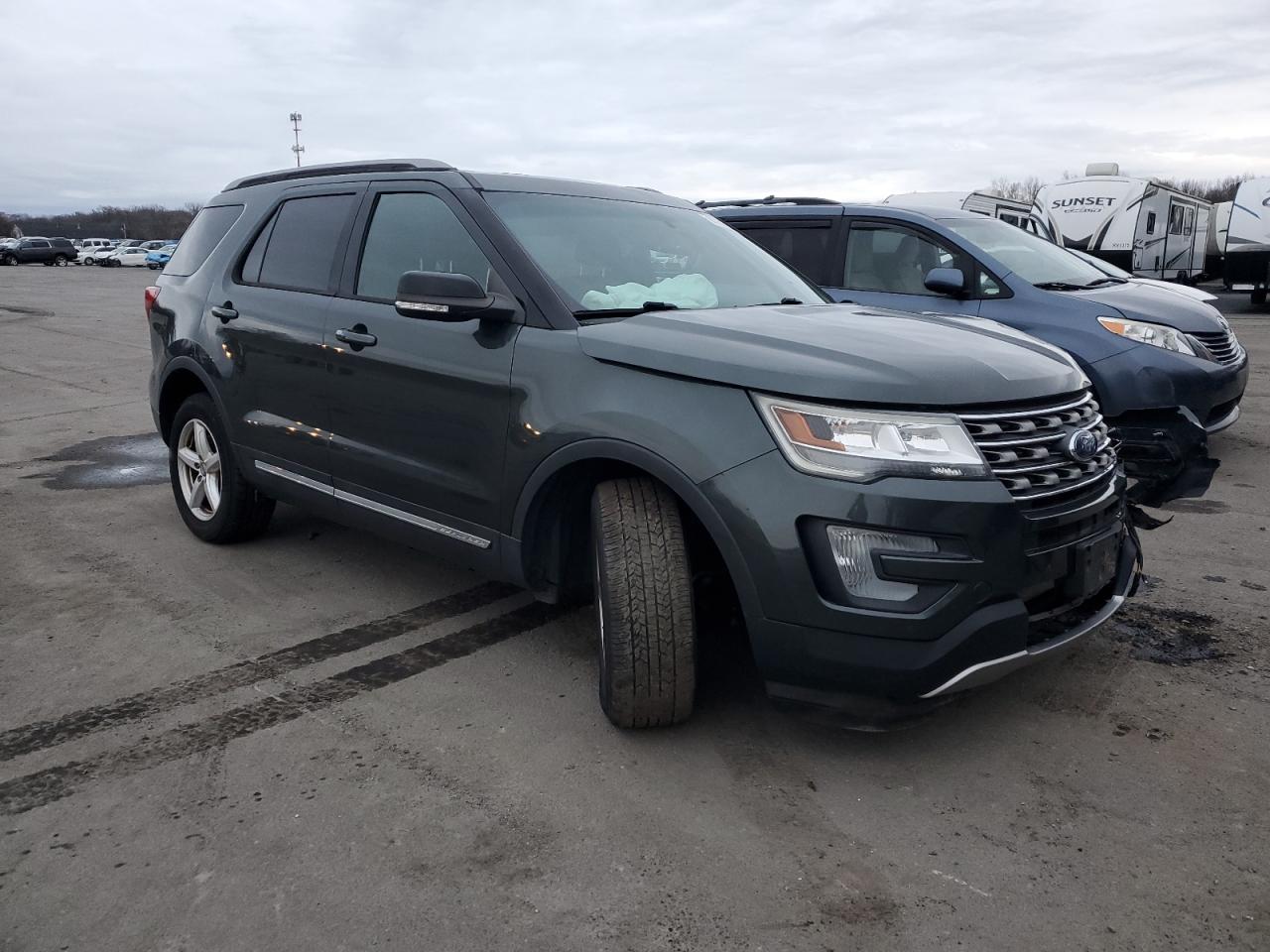 2016 FORD EXPLORER XLT photo 10