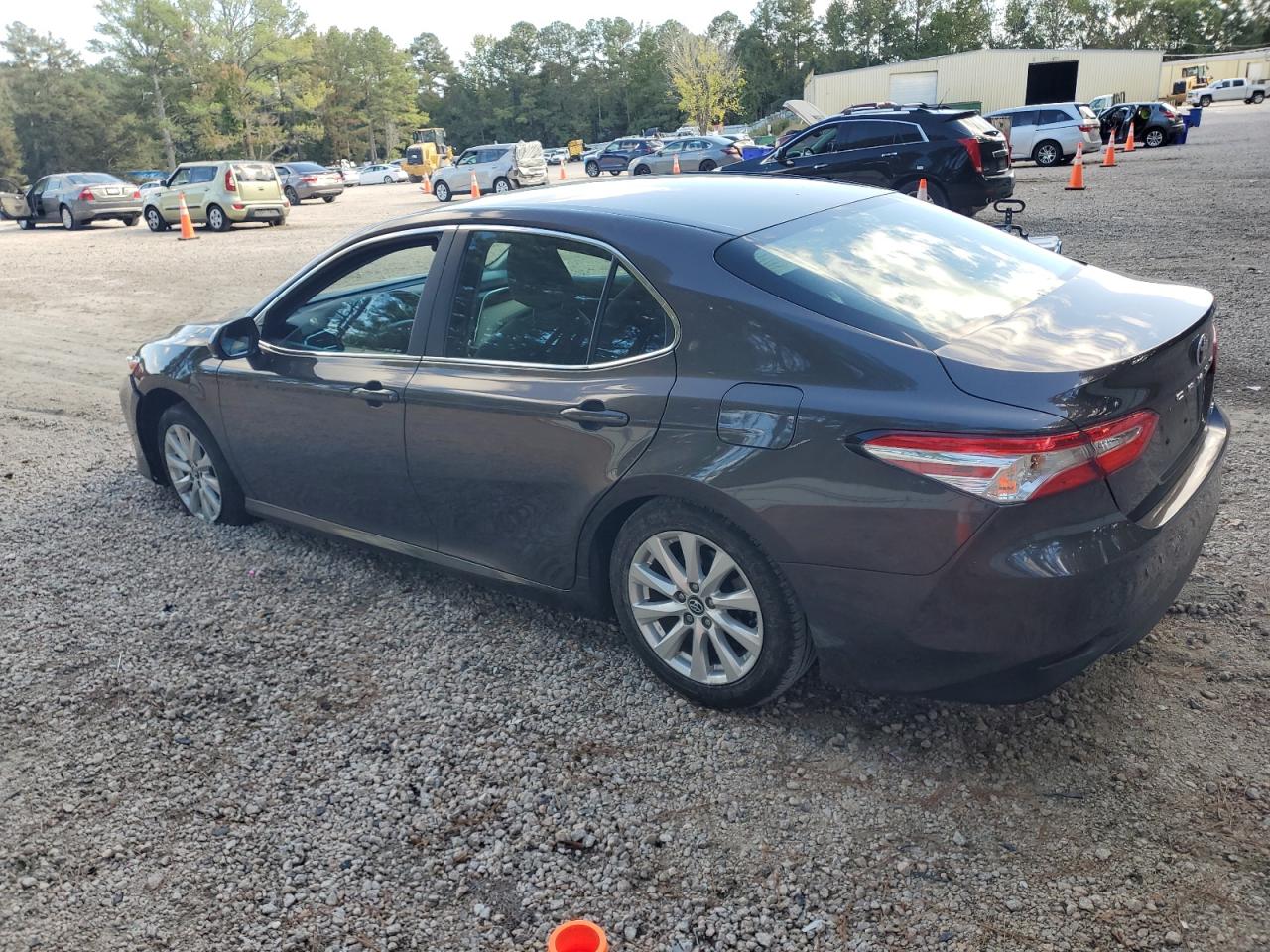 2018 TOYOTA CAMRY L photo 3