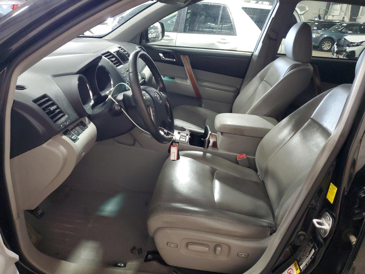2010 TOYOTA HIGHLANDER LIMITED photo 19