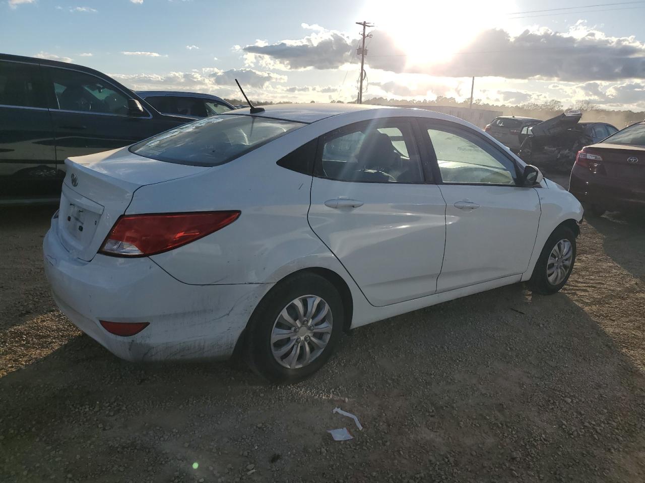 2016 HYUNDAI ACCENT SE photo 3