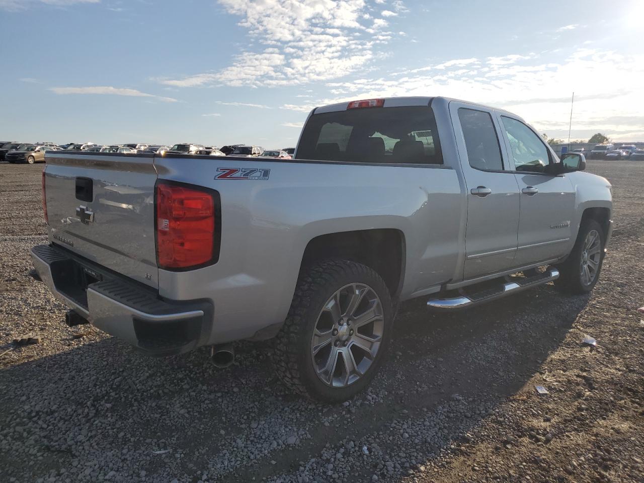 2017 CHEVROLET SILVERADO K1500 LT photo 3