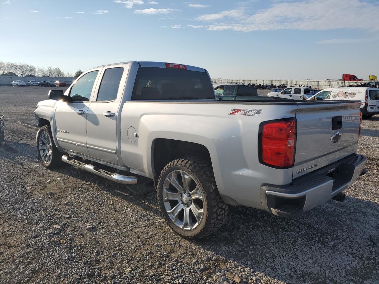 2017 CHEVROLET SILVERADO K1500 LT photo 2