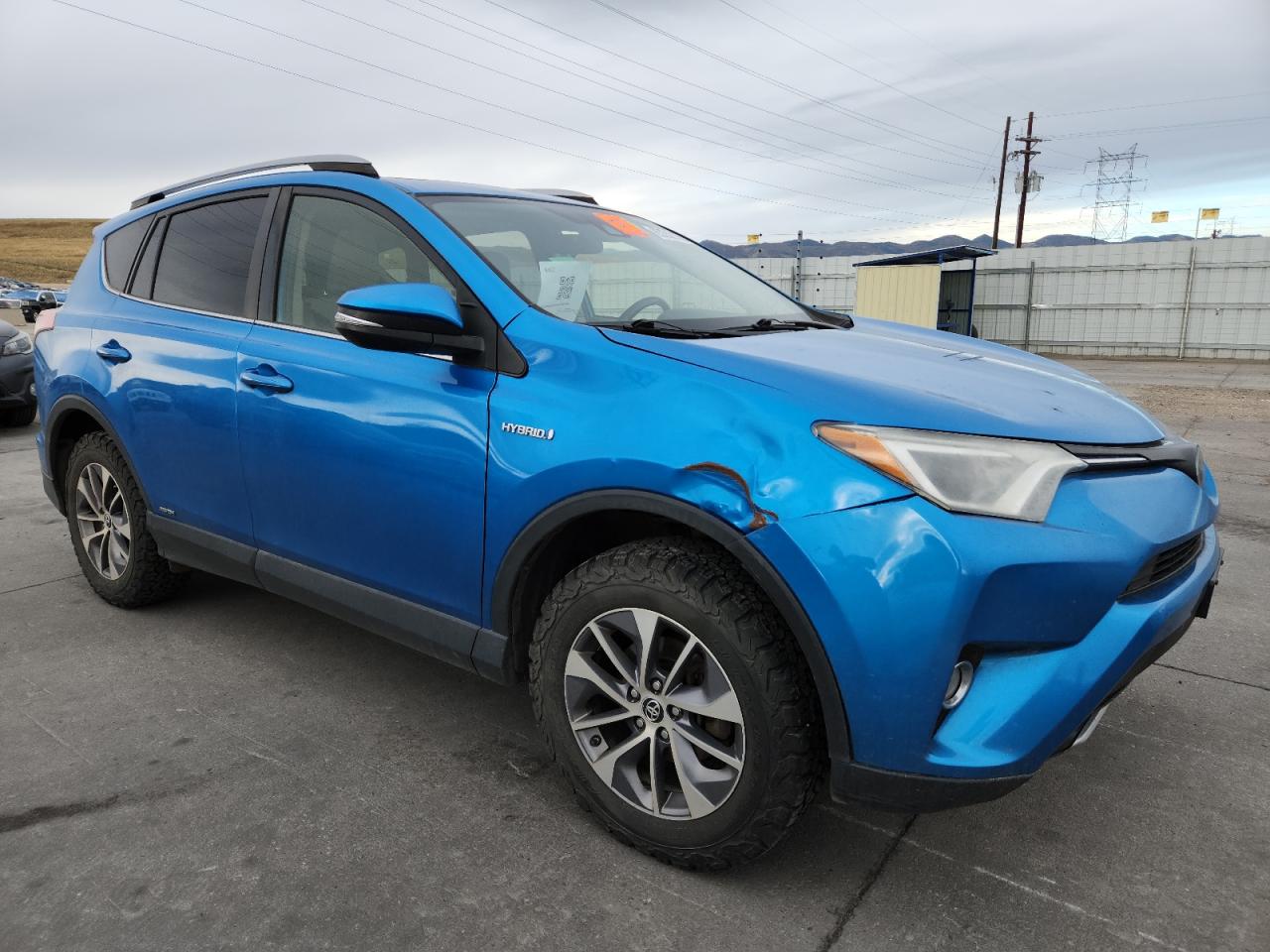 2018 TOYOTA RAV4 HV LE photo 4
