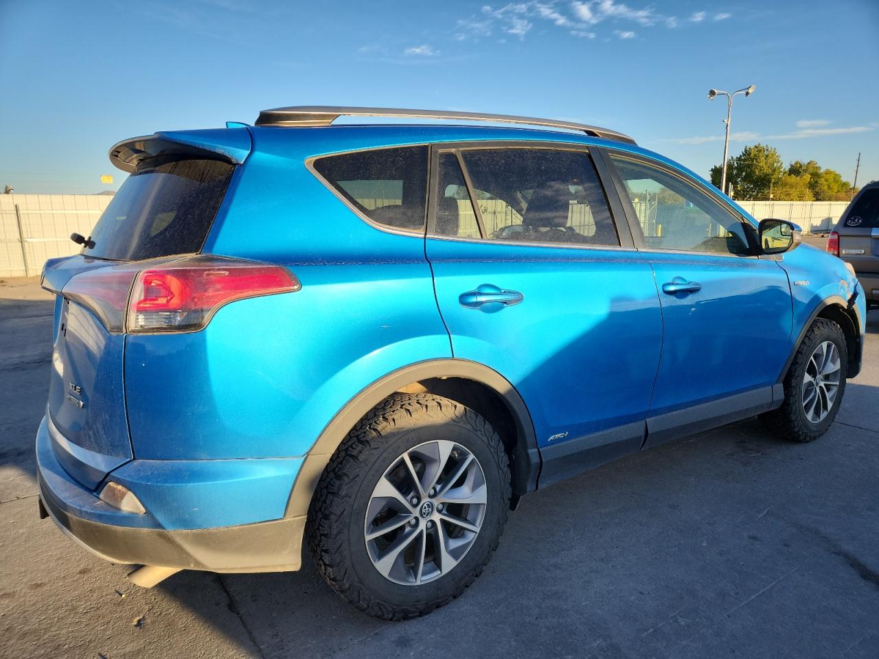 2018 TOYOTA RAV4 HV LE photo 3