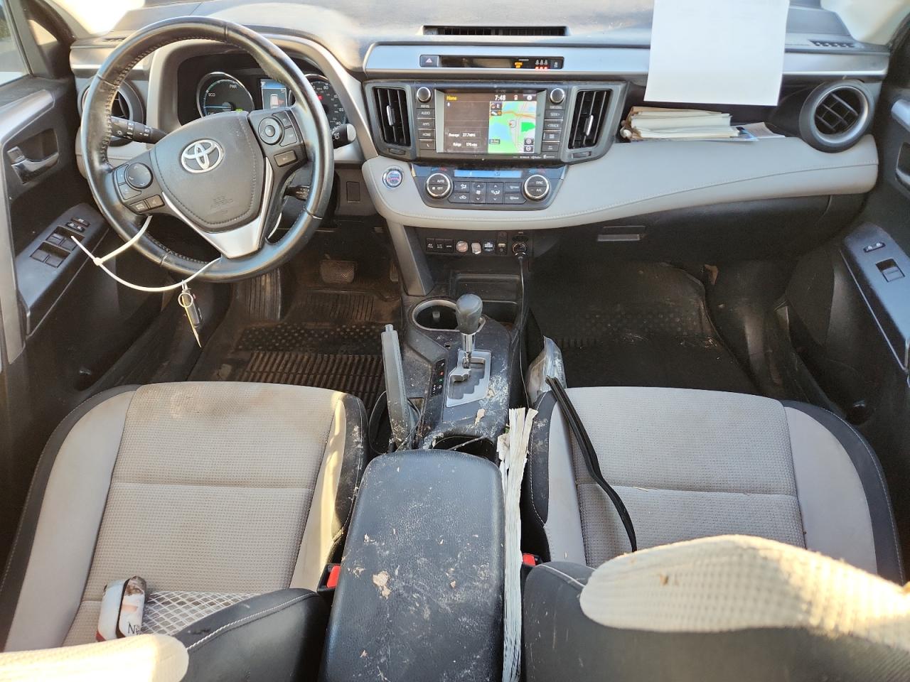 2018 TOYOTA RAV4 HV LE photo 8