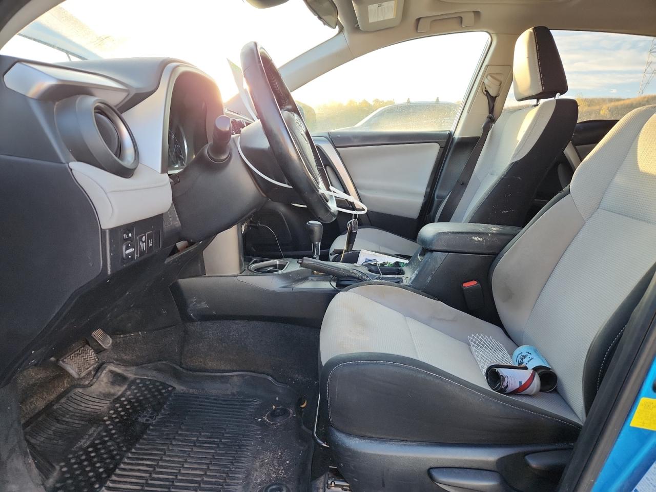 2018 TOYOTA RAV4 HV LE photo 7