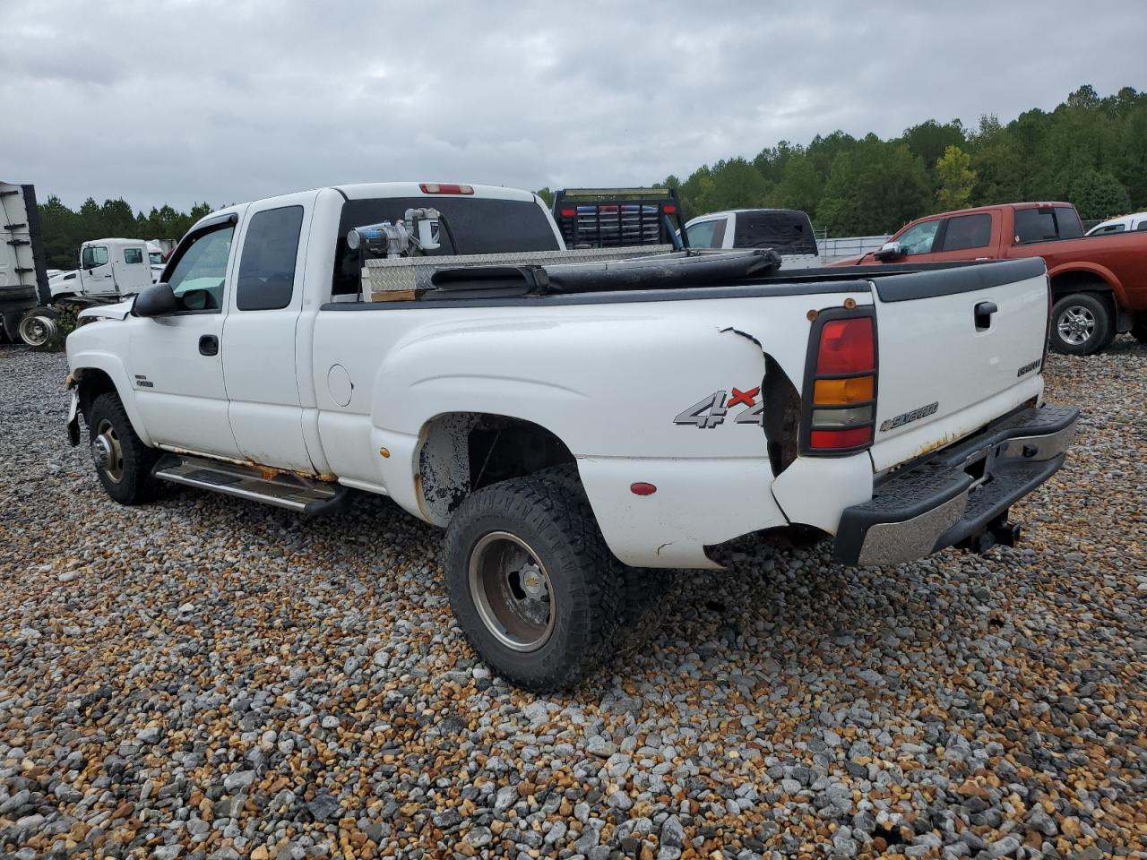 2003 CHEVROLET SILVERADO K3500 photo 2