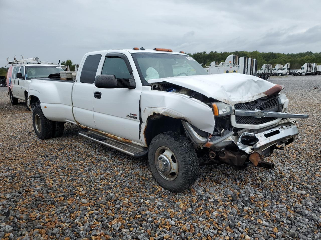 2003 CHEVROLET SILVERADO K3500 photo 4