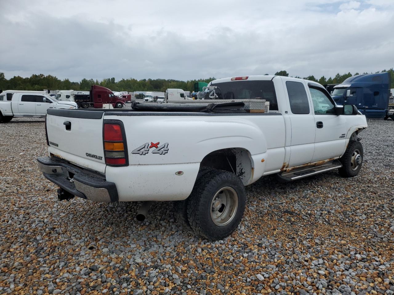 2003 CHEVROLET SILVERADO K3500 photo 3