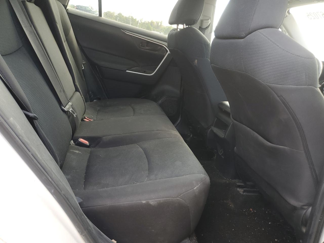 2021 TOYOTA RAV4 LE photo 11