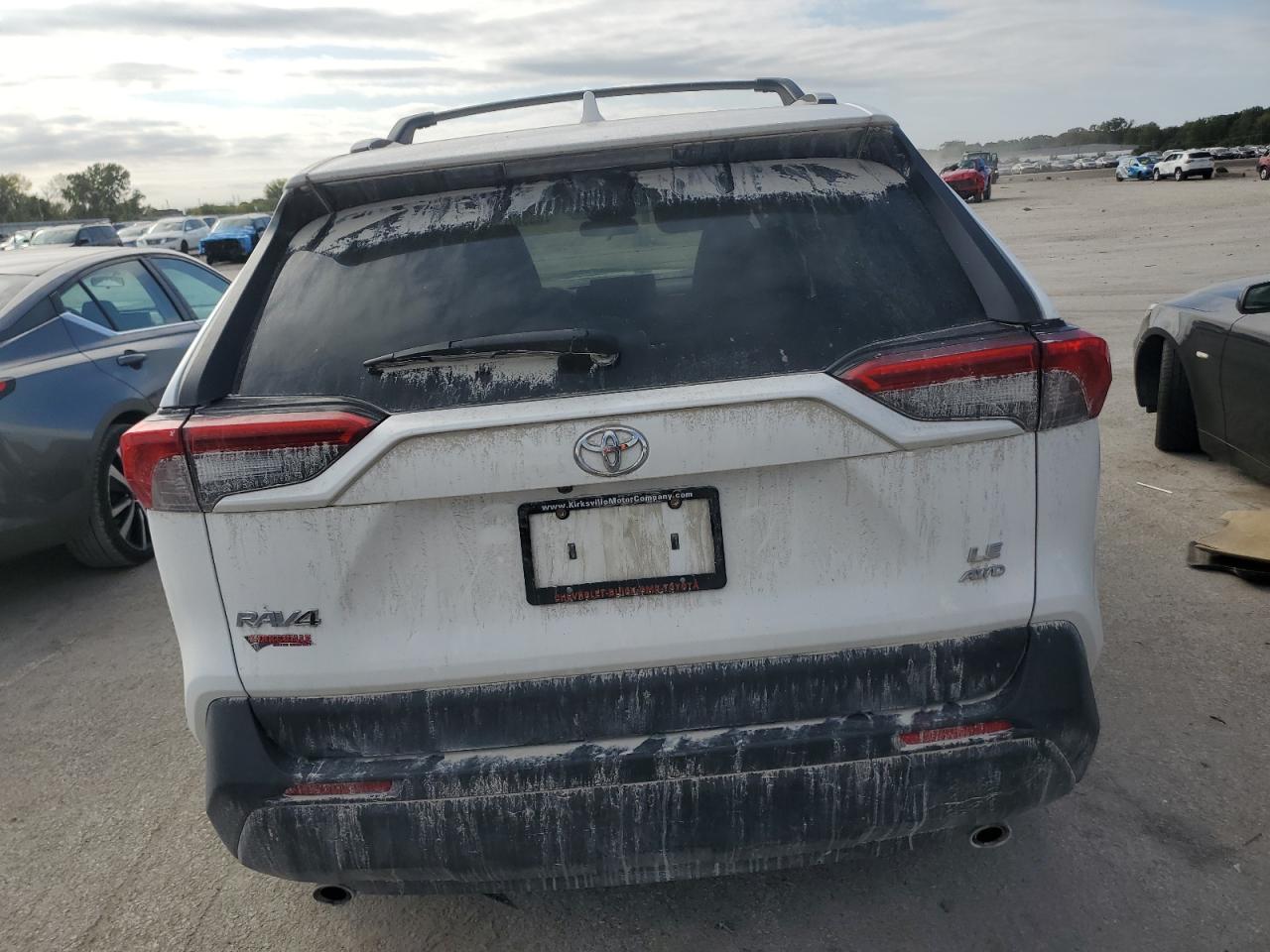 2021 TOYOTA RAV4 LE photo 6