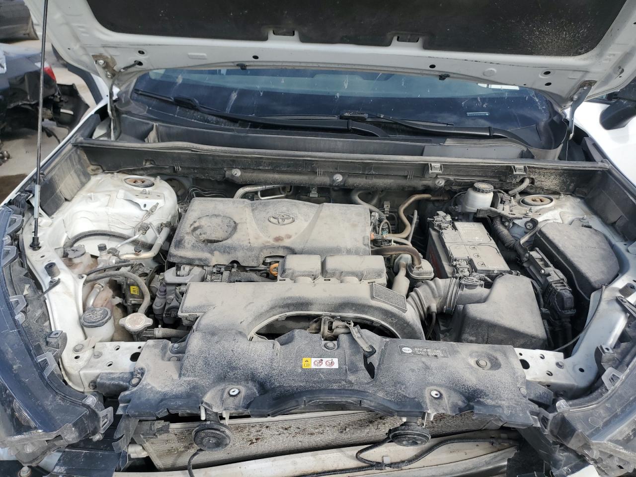 2021 TOYOTA RAV4 LE photo 12