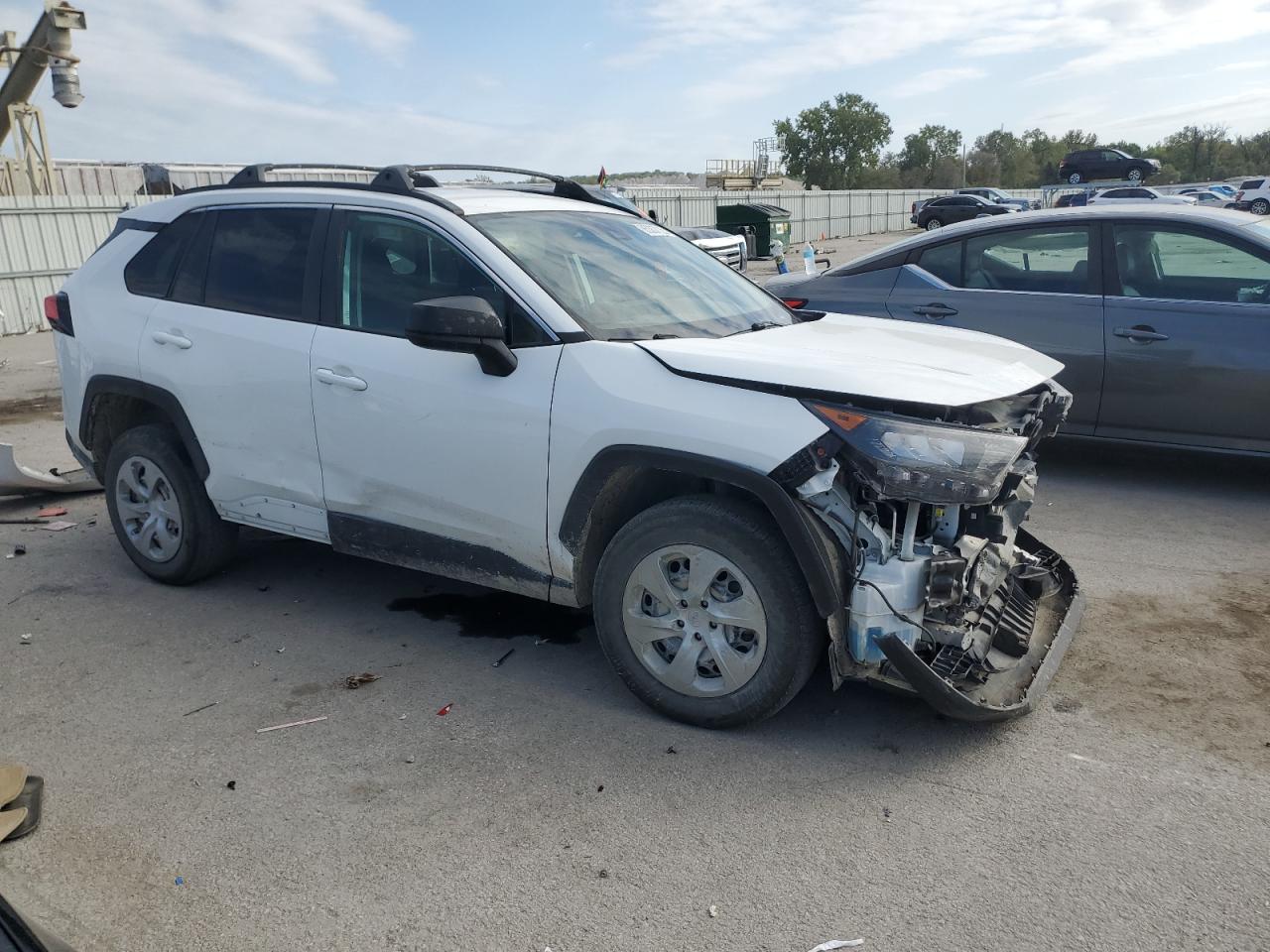 2021 TOYOTA RAV4 LE photo 4