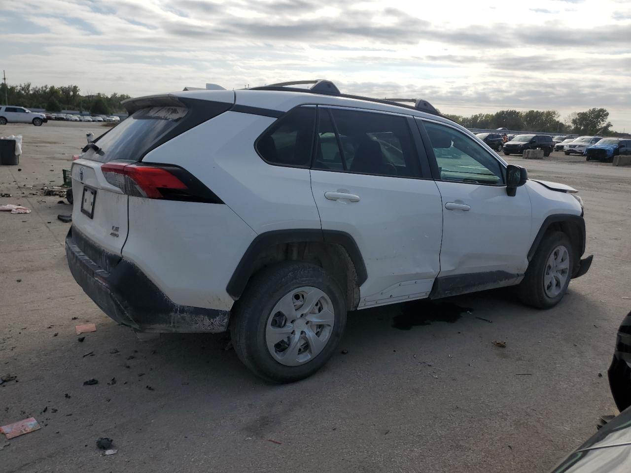 2021 TOYOTA RAV4 LE photo 3