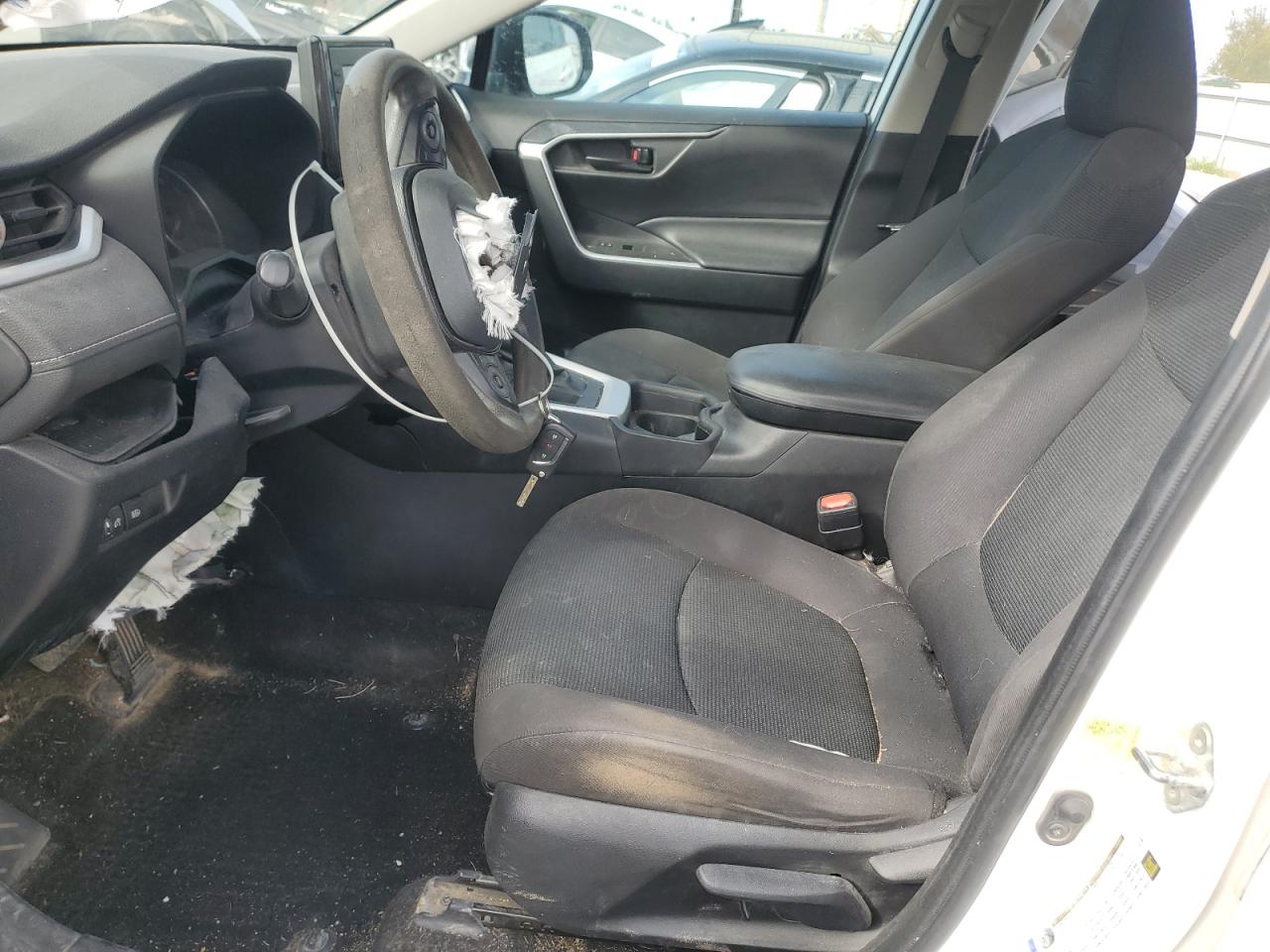 2021 TOYOTA RAV4 LE photo 7