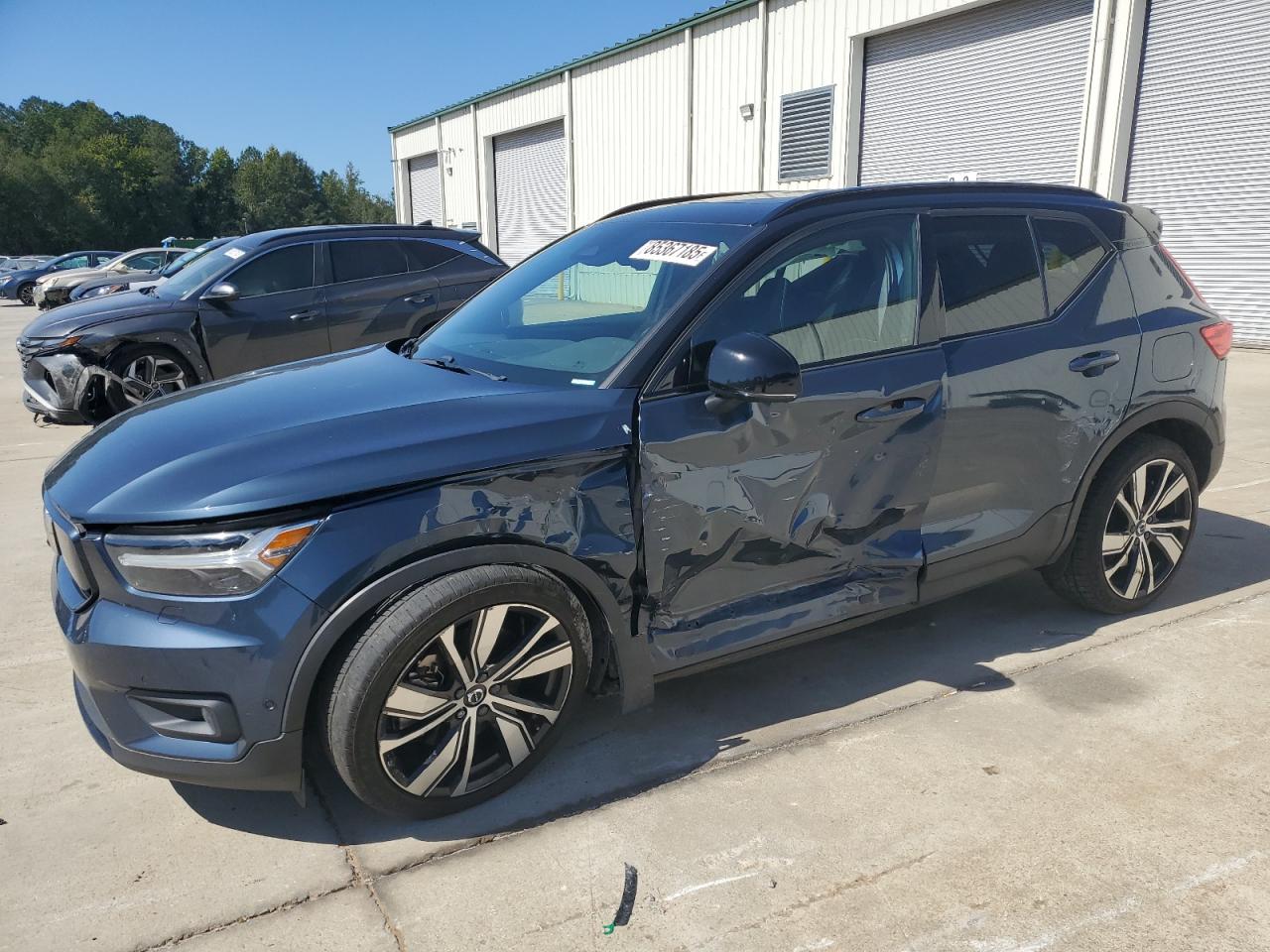 2022 VOLVO XC40