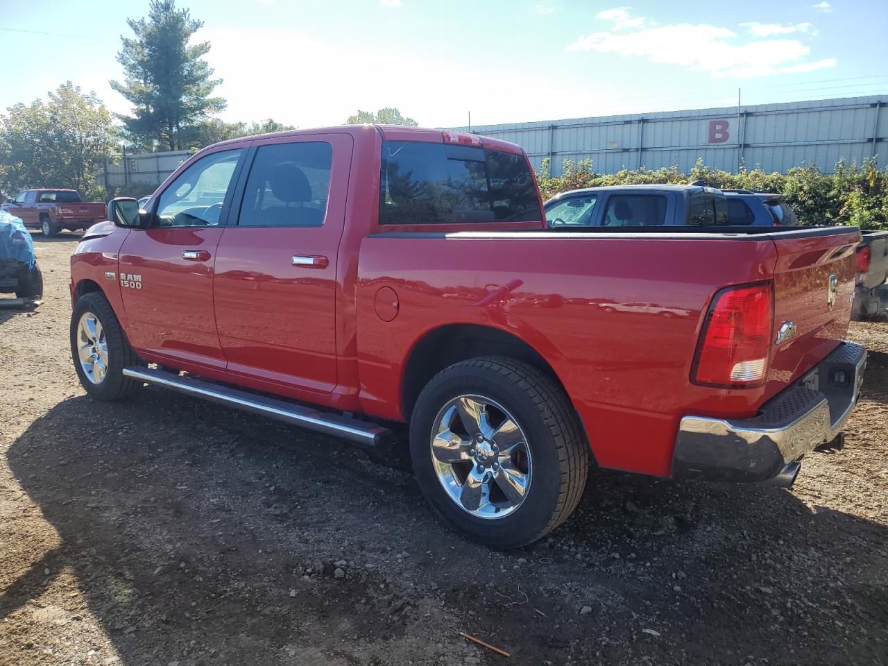 2017 RAM 1500 SLT photo 3