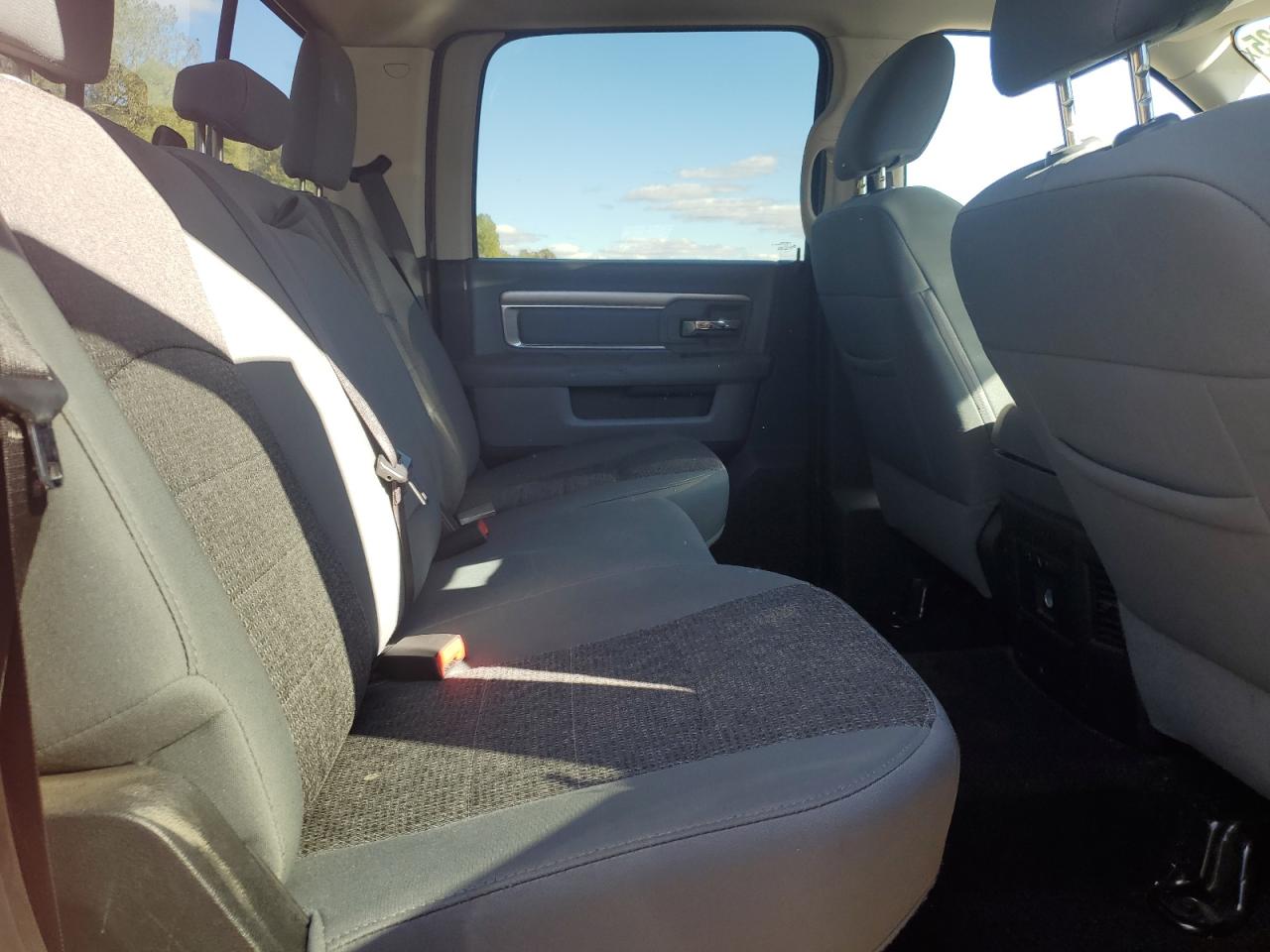 2017 RAM 1500 SLT photo 19
