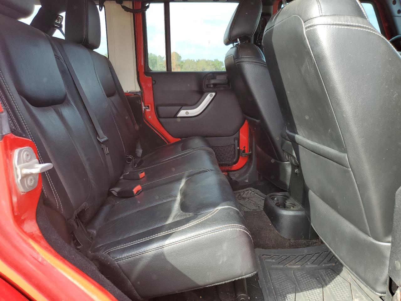 2015 JEEP WRANGLER UNLIMITED SAHARA photo 28