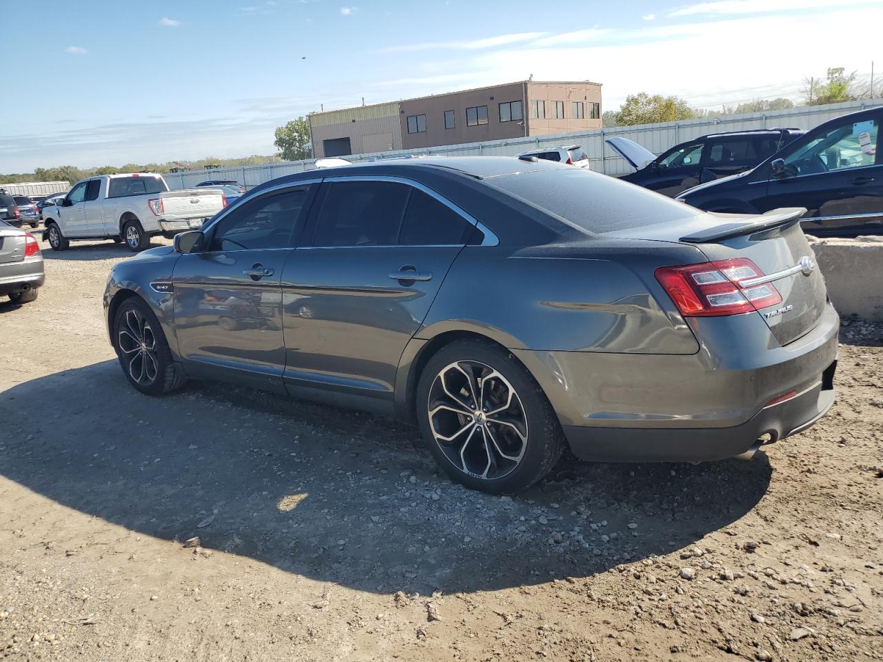 2016 FORD TAURUS SHO photo 2