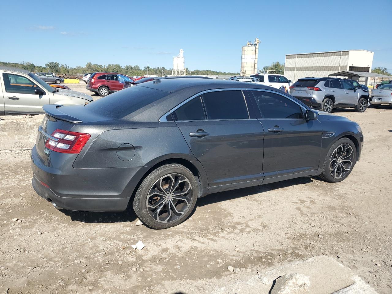 2016 FORD TAURUS SHO photo 3