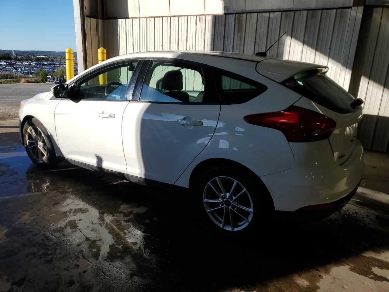 2017 FORD FOCUS SE photo 3
