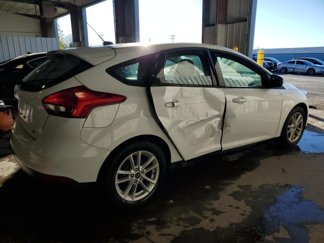 2017 FORD FOCUS SE photo 5