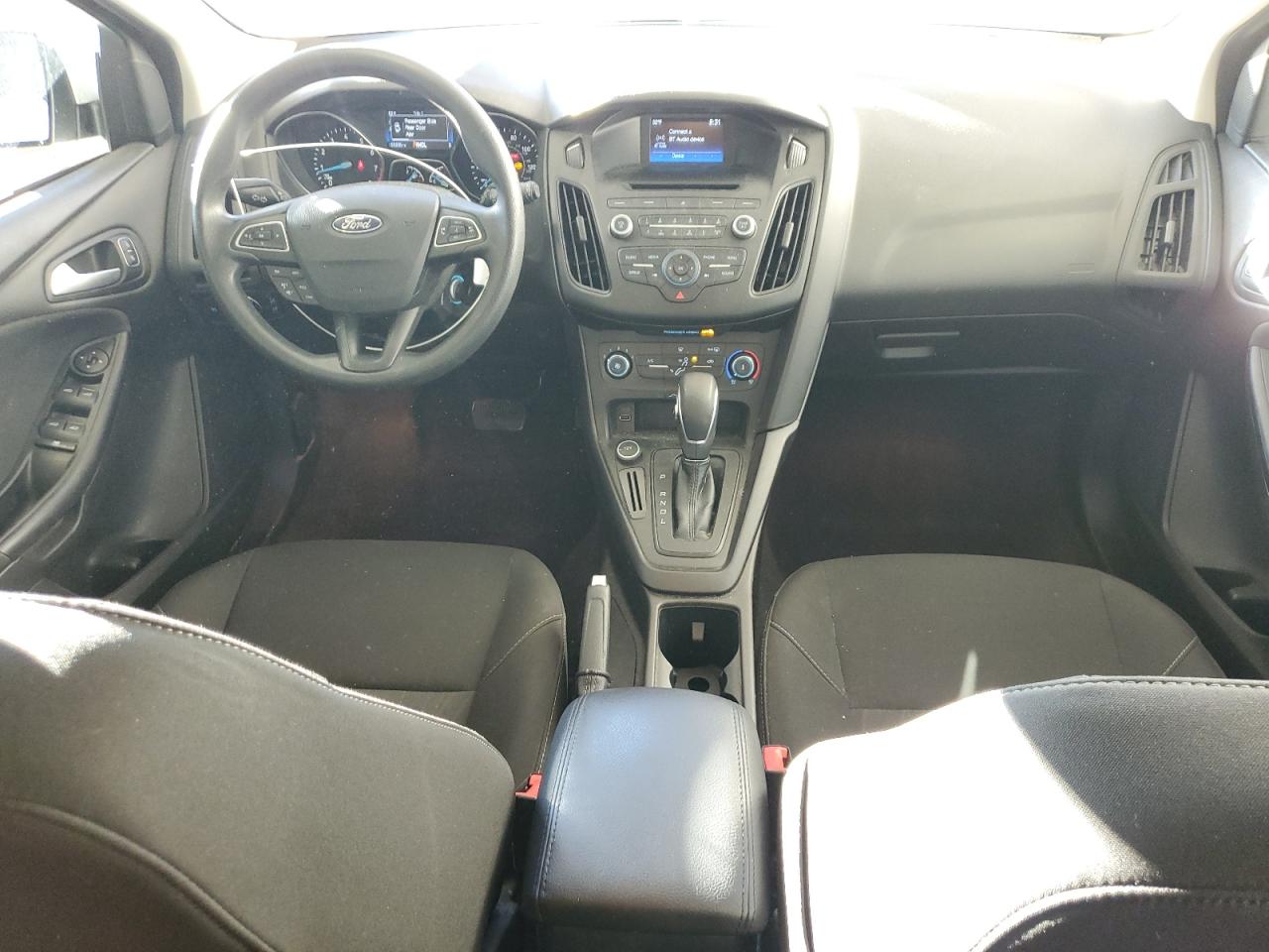 2017 FORD FOCUS SE photo 15