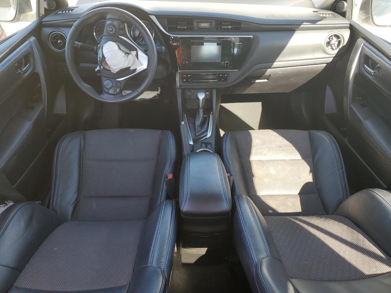 2017 TOYOTA COROLLA L photo 8