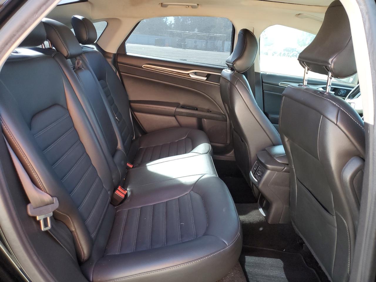 2016 FORD FUSION SE photo 28
