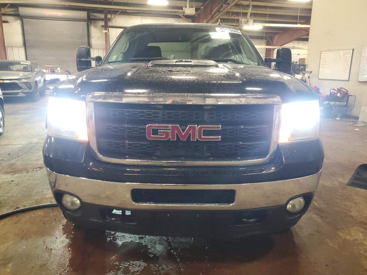 2011 GMC SIERRA K2500 SLT photo 5