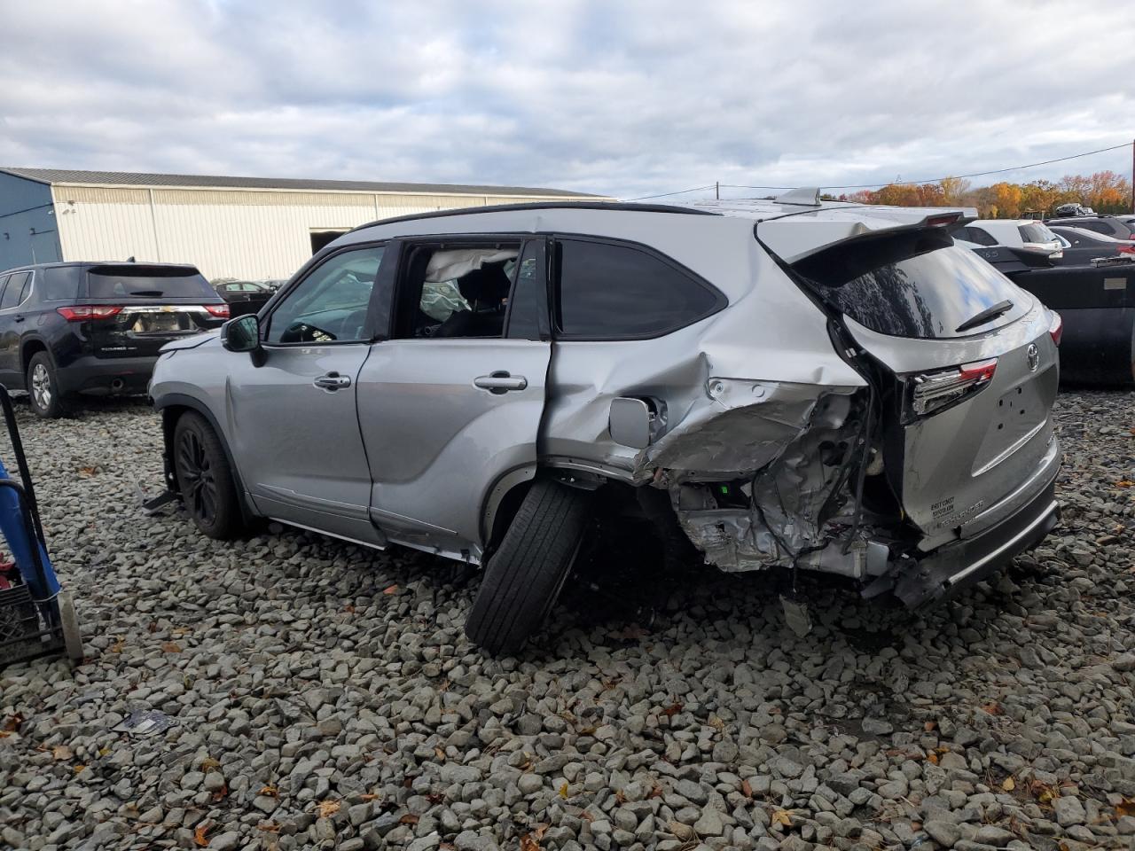2023 TOYOTA HIGHLANDER L photo 3