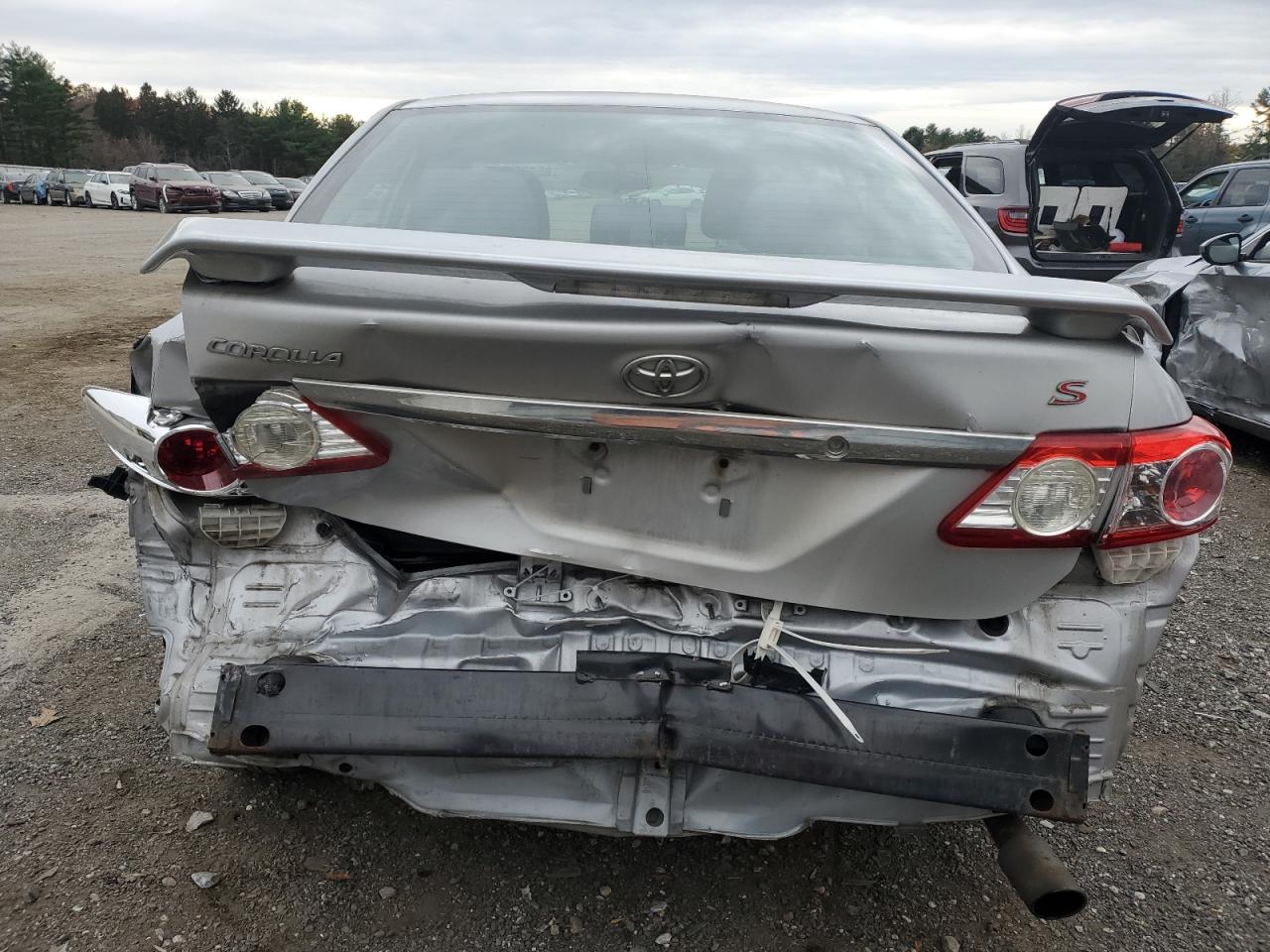 2011 TOYOTA COROLLA S photo 6