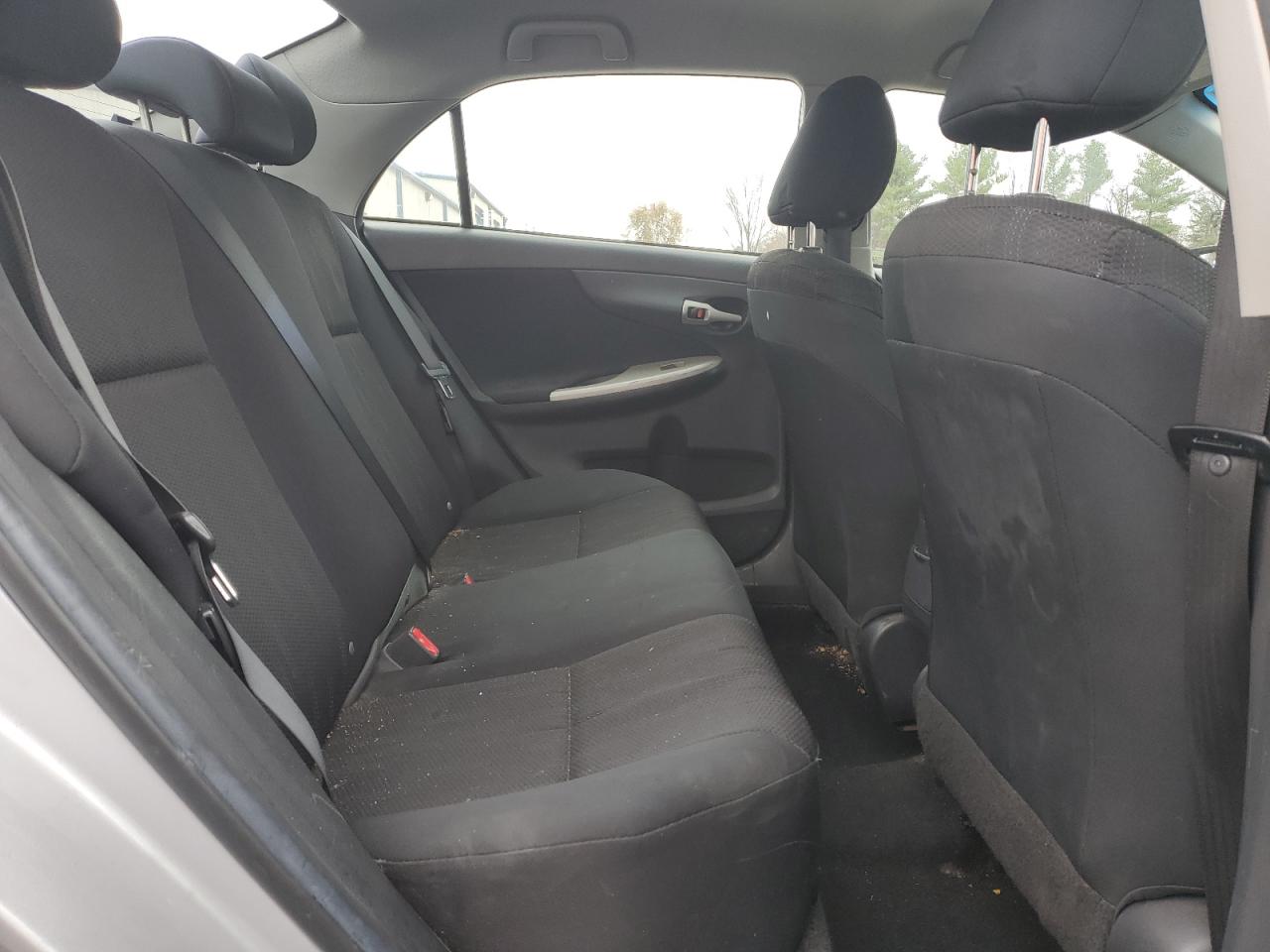 2011 TOYOTA COROLLA S photo 10