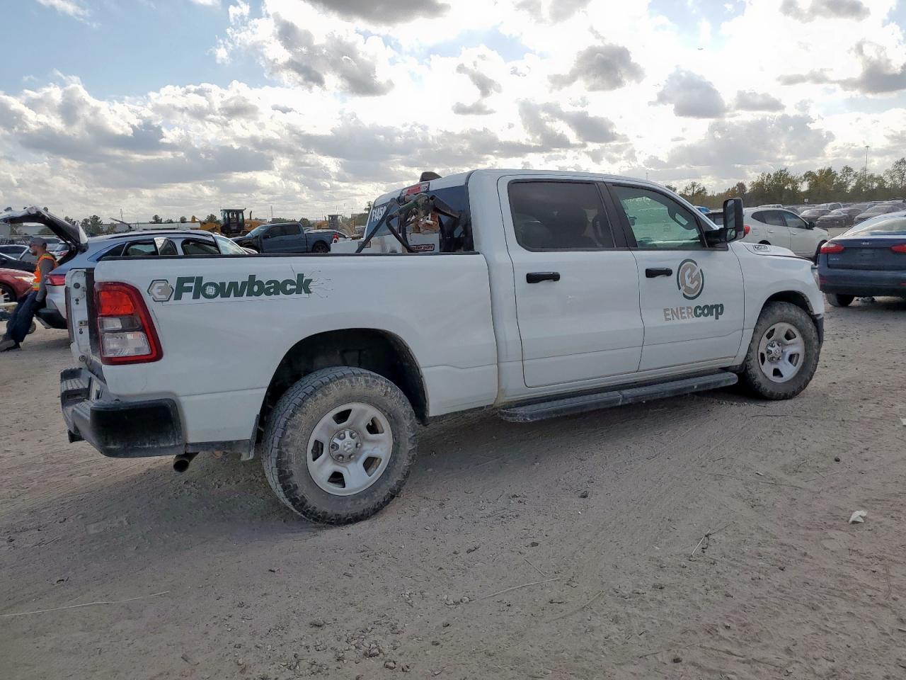 2023 RAM 1500 TRADESMAN photo 3