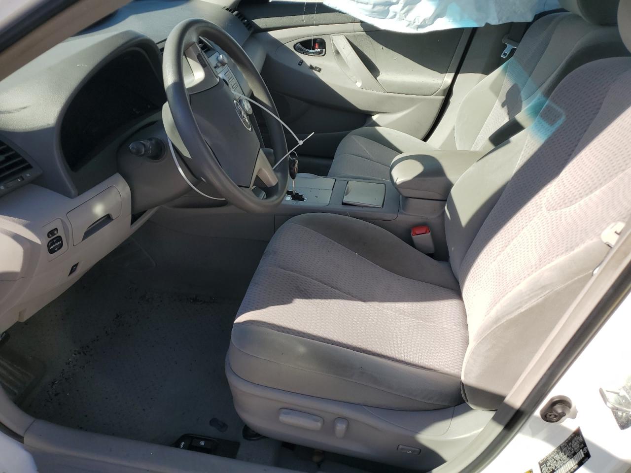 2011 TOYOTA CAMRY LE photo 19