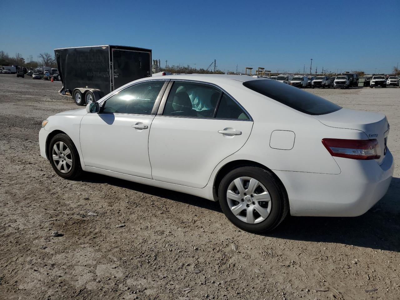 2011 TOYOTA CAMRY LE photo 4