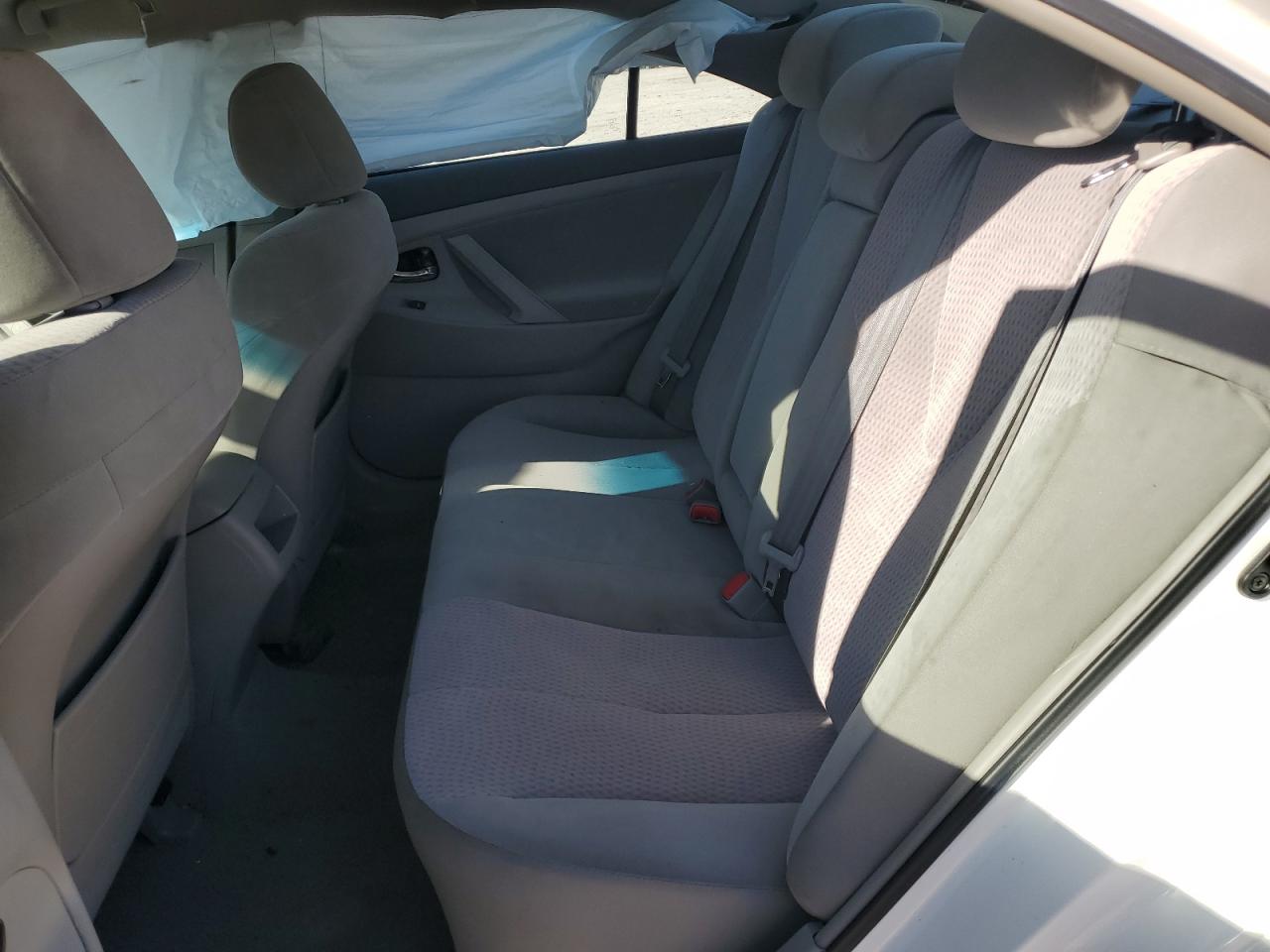 2011 TOYOTA CAMRY LE photo 28