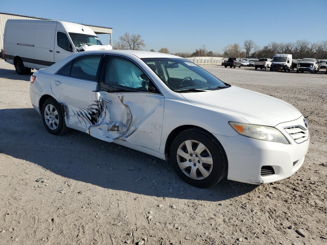 2011 TOYOTA CAMRY LE photo 10
