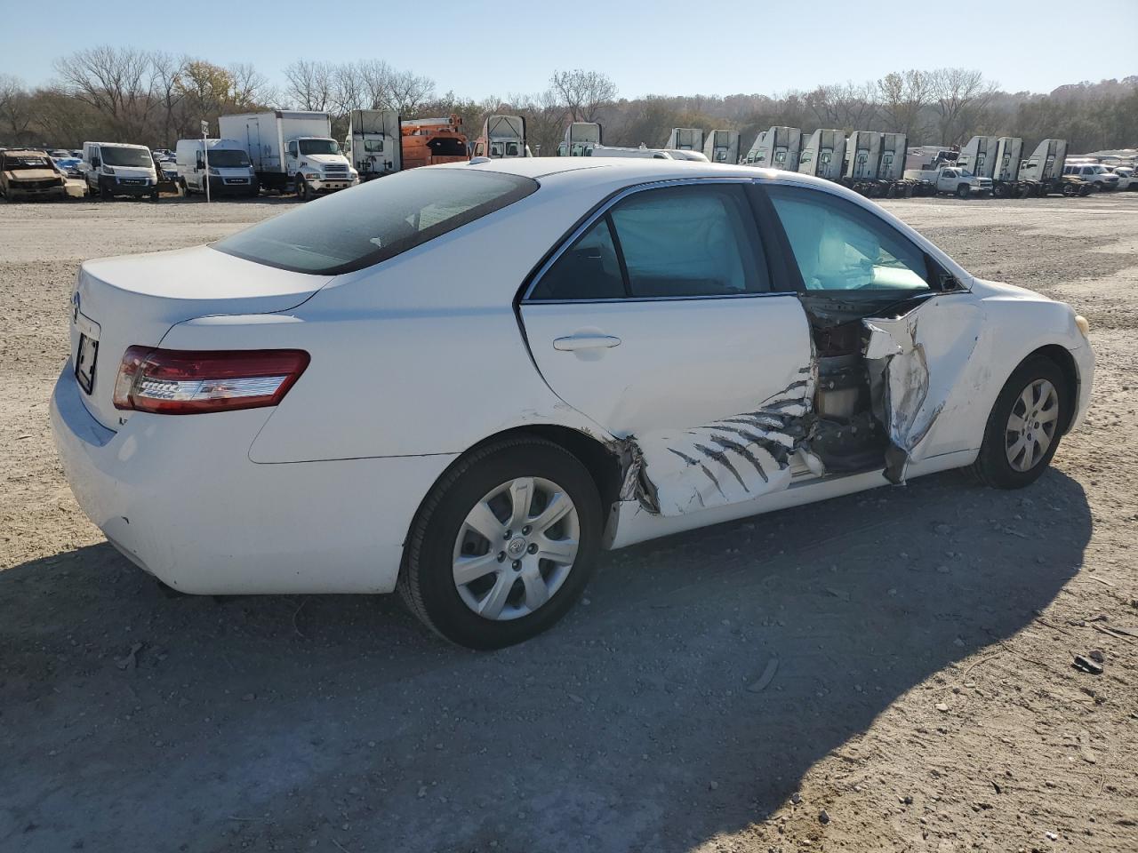 2011 TOYOTA CAMRY LE photo 7