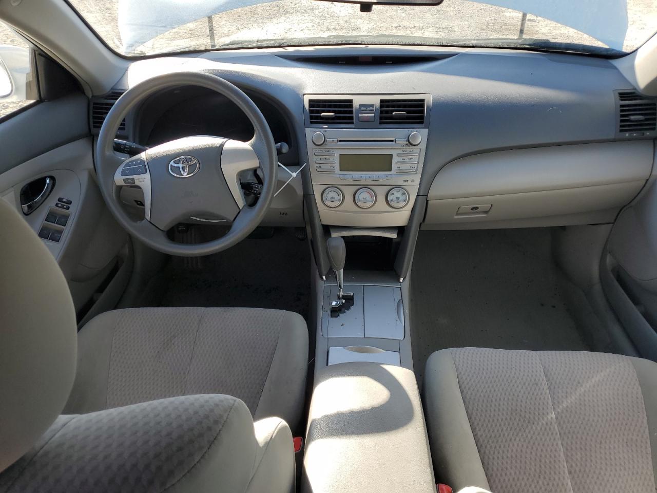 2011 TOYOTA CAMRY LE photo 22